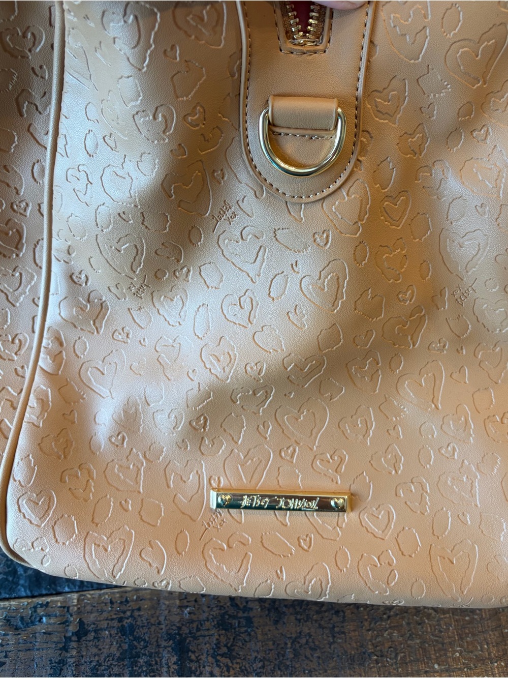 Betsey Johnson Tan Hearts Travel Weekender Duffel- like new - Picture 6 of 13